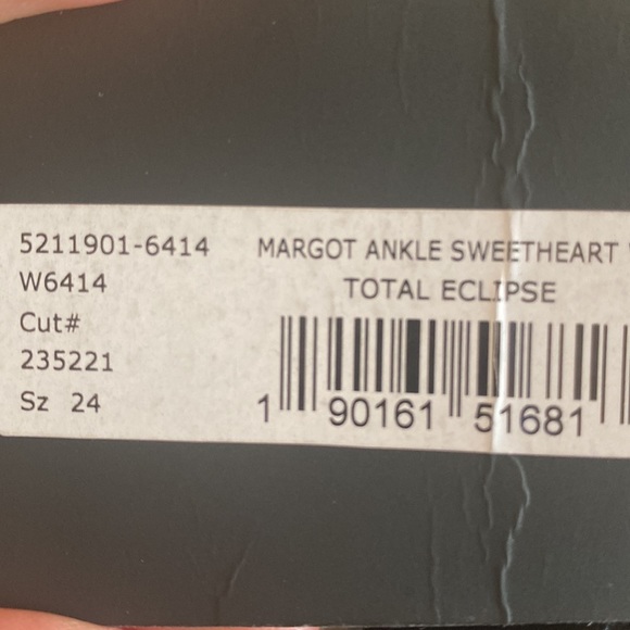 Paige Margot Ankle Sweetheart Jeans - Picture 8 of 9